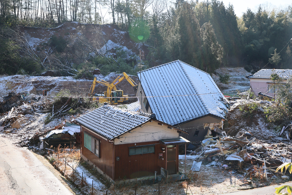 能登半島地震の土砂崩れ現場＝２月１２日、石川県穴水町