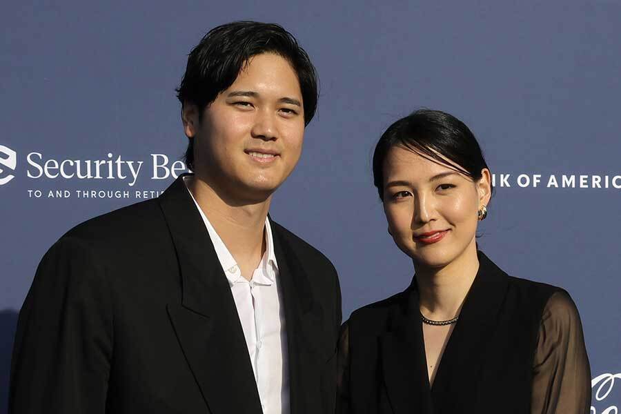 ドジャースの大谷翔平投手と真美子夫人（右）【写真：Getty Images】