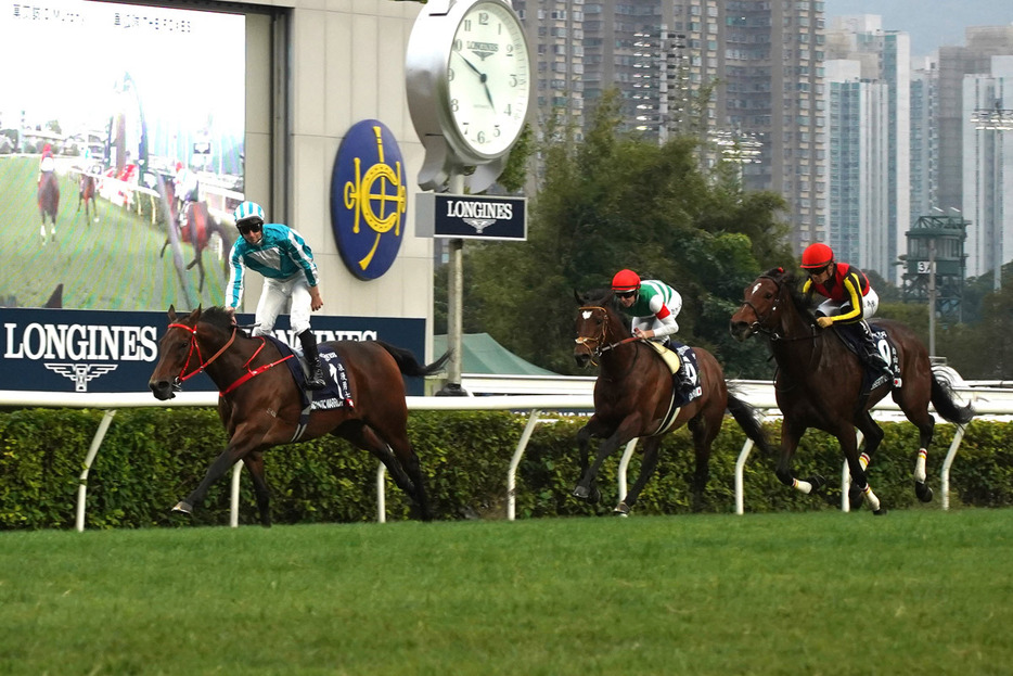 香港カップはロマンチックウォリアーが３連覇を達成（平松さとし提供）