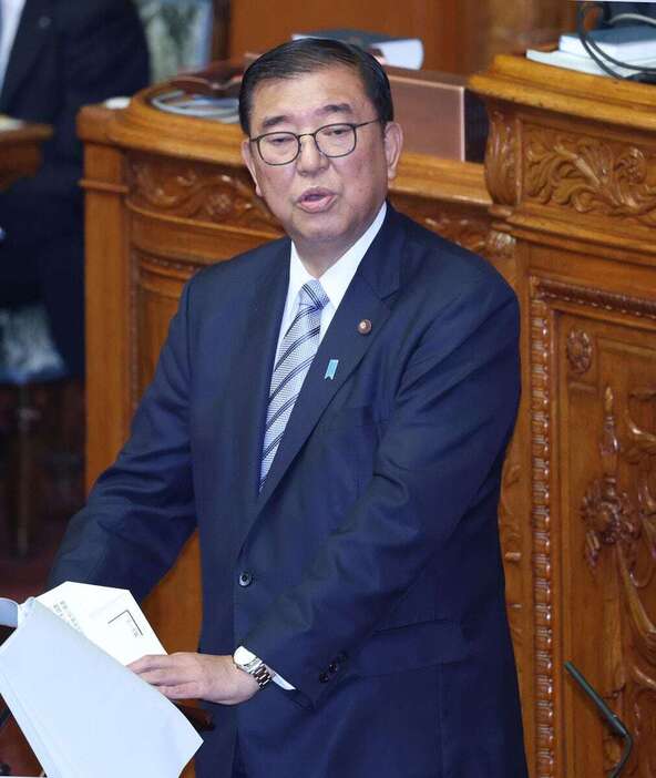 参院本会議で代表質問に答弁する石破茂首相＝4日午前、国会（春名中撮影）