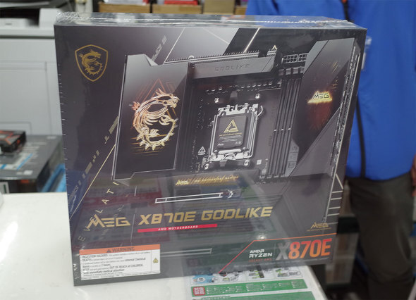 パソコン工房 秋葉原パーツ館に入荷した「MEG X870E GODLIKE」