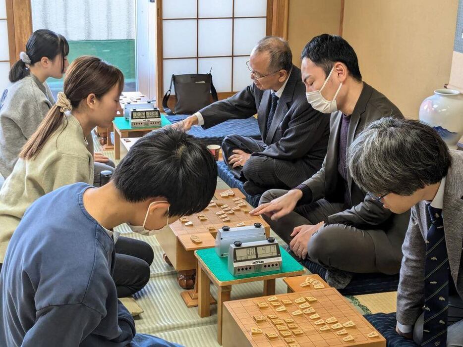 棋士志望者らがしのぎを削る研修会