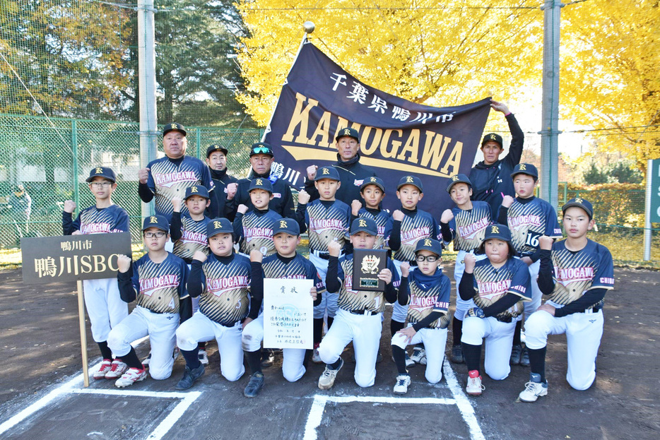 オール鴨川の選手ら＝千葉