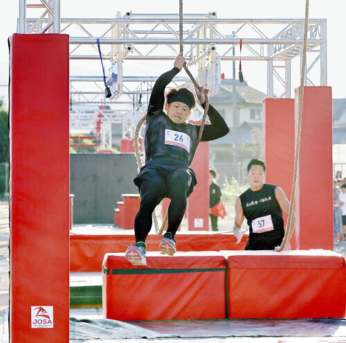 初開催されたオブスタクルスポーツの日本選手権。地域住民は「孫の代に残る産業の芽に」と期待する（徳島県吉野川市で）＝近藤誠撮影