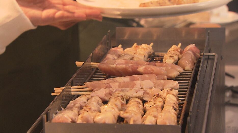 水素を燃やし調理された焼き鳥の振る舞いも