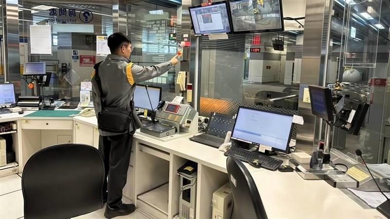 全線を通しての試運転を9日から始めた新北メトロ。今年4月の台湾東部沖地震の影響で一部区間が不通となっていた＝新北メトロ提供