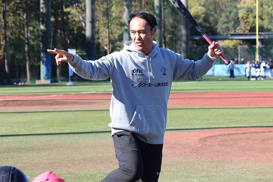 野球教室で指導を行う古木克明氏【写真：内田勝治】