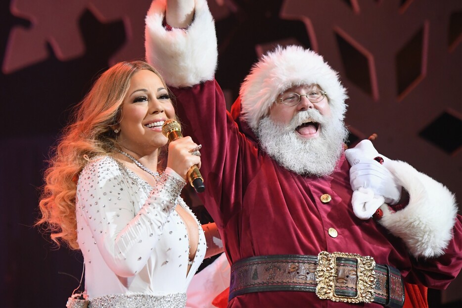 クリスマスに欠かせない二人！ - マライア・キャリーとサンタクロース - Jeff Kravitz / FilmMagic for Mariah Carey / Getty Images