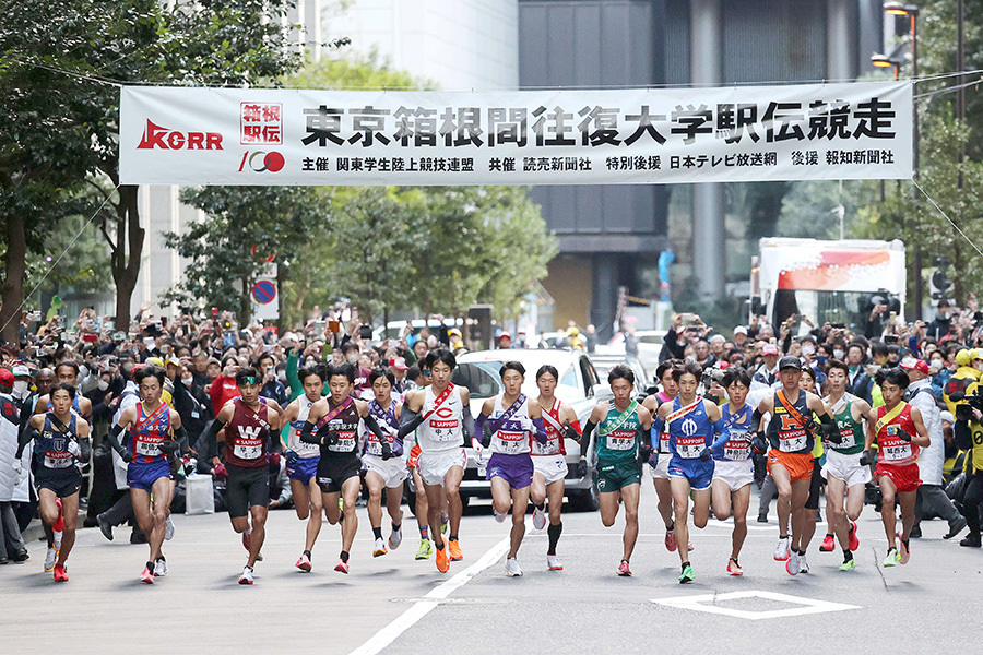 箱根駅伝の“風物詩”ともいえる過去の新聞広告がファンの間で話題【写真：産経新聞社】