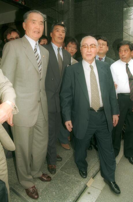 　１９９８年９月１２日、長嶋監督留任会見での渡辺恒雄さん