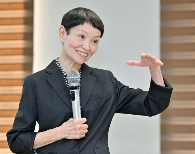 講演する料理研究家の村上祥子さん