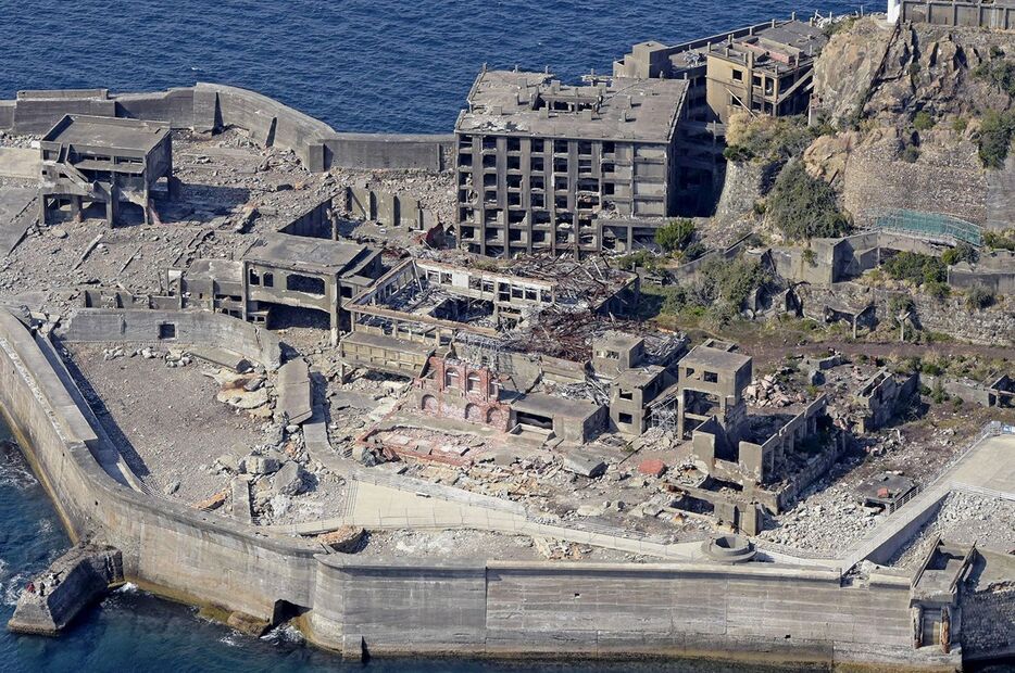 軍艦島と呼ばれる長崎市の端島 - 写真＝共同通信社