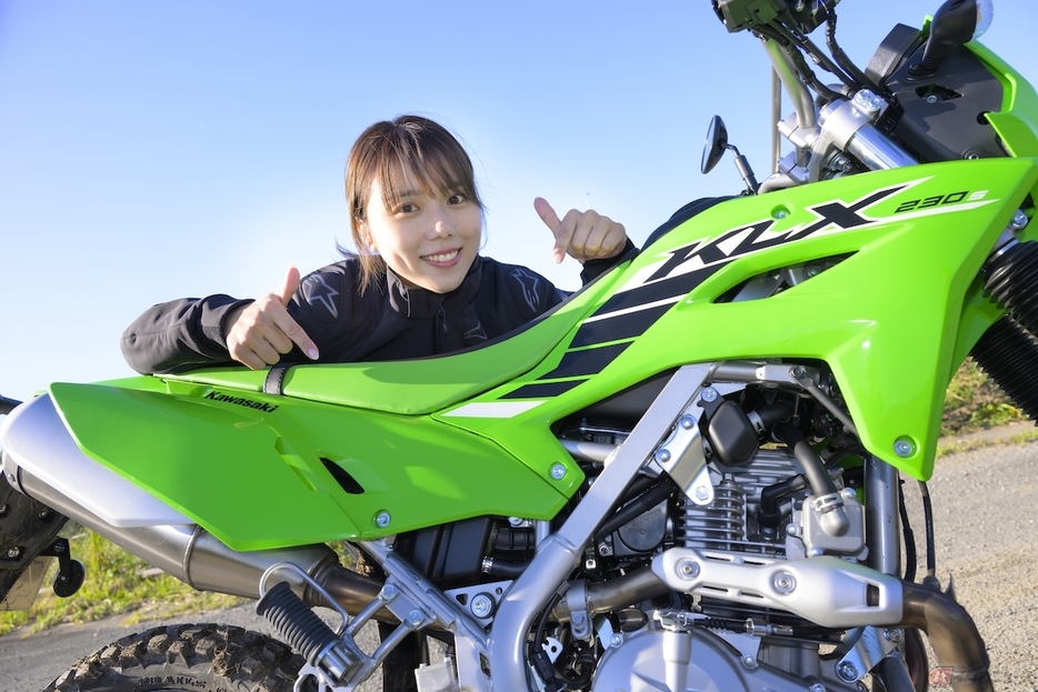 『KLX230 S』の鮮やかなライムグリーンの車体がカワサキらしい