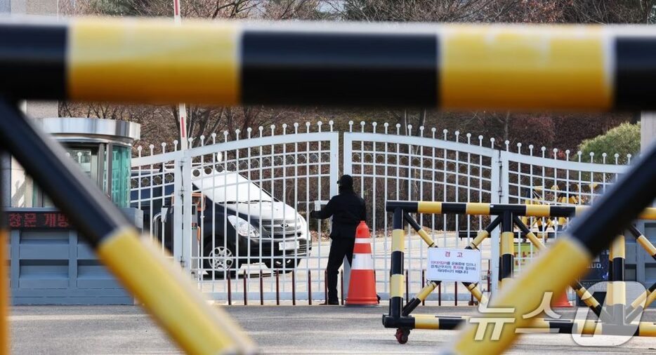 9日、国軍防諜司令部を家宅捜索する非常戒厳特別捜査本部(c)news1