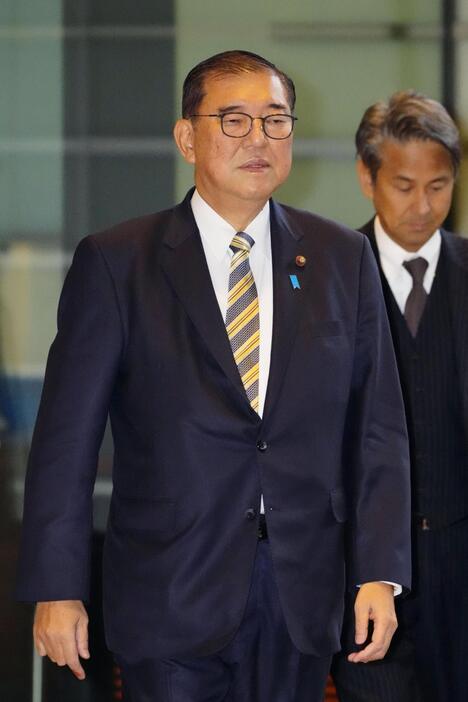 首相官邸に入る石破首相＝20日午前