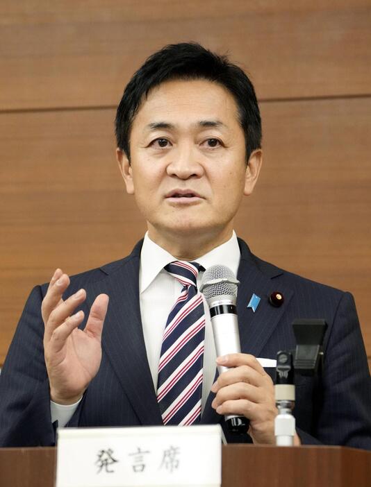 共同通信加盟社論説研究会で講演する国民民主党の玉木代表＝18日午後、東京都港区