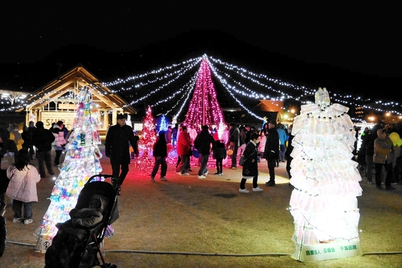 夜の白河駅前を彩るイルミネーション