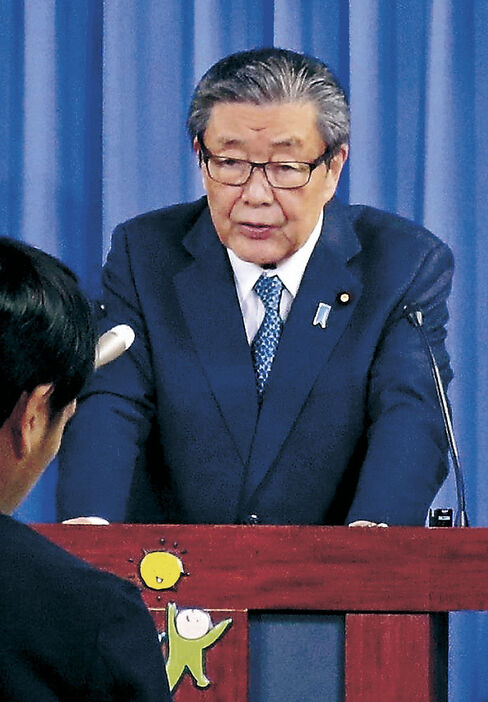 会見する森山幹事長＝自民党本部