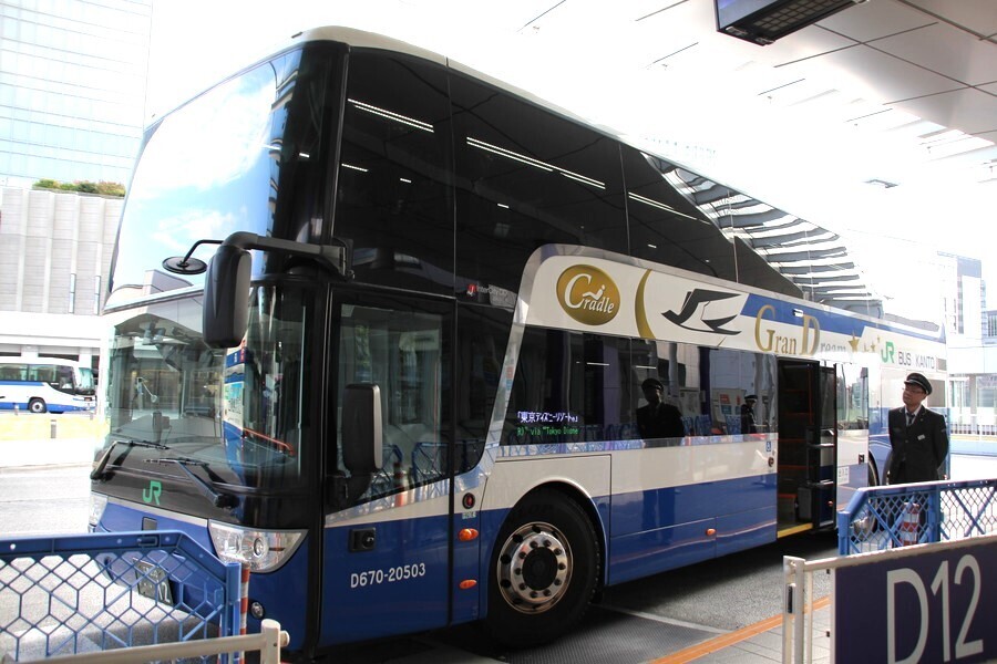 新宿～TDR線の2階建て車両（水野二千翔撮影）