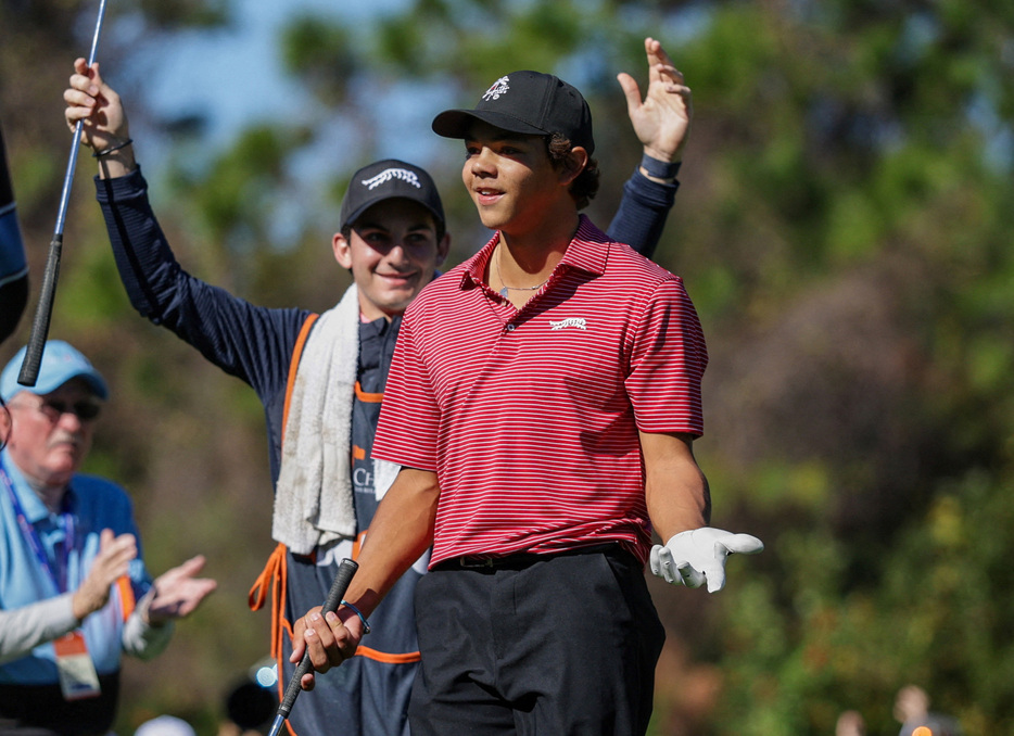 ゴルフ界のレジェンド、タイガー・ウッズの息子で１５歳のチャーリー・ウッズ（写真）が２２日、ＰＮＣ選手権で自身初のホールインワンを達成した（２０２４年　ロイター/USA TODAY Sports）