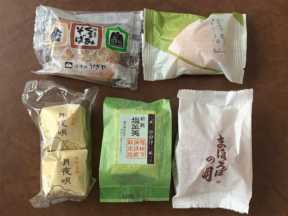 バラ売りされているお菓子から気になるものをピックアップ！