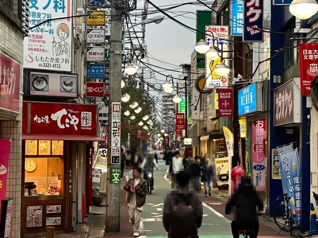 昭和な商店街には昭和な街灯がよく似合います