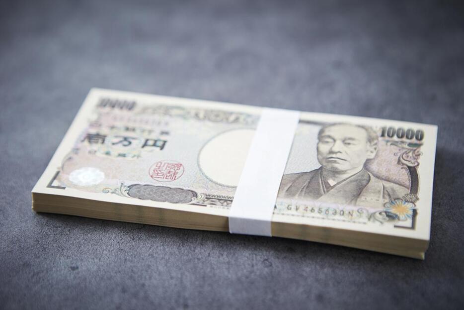 父が亡くなってから1年を過ぎましたが、物置から「現金300万円」入った金庫を発見！ずいぶん時間がたっているしこのままもらってもいいですよね？  (ファイナンシャルフィールド) - Yahoo!ニュース