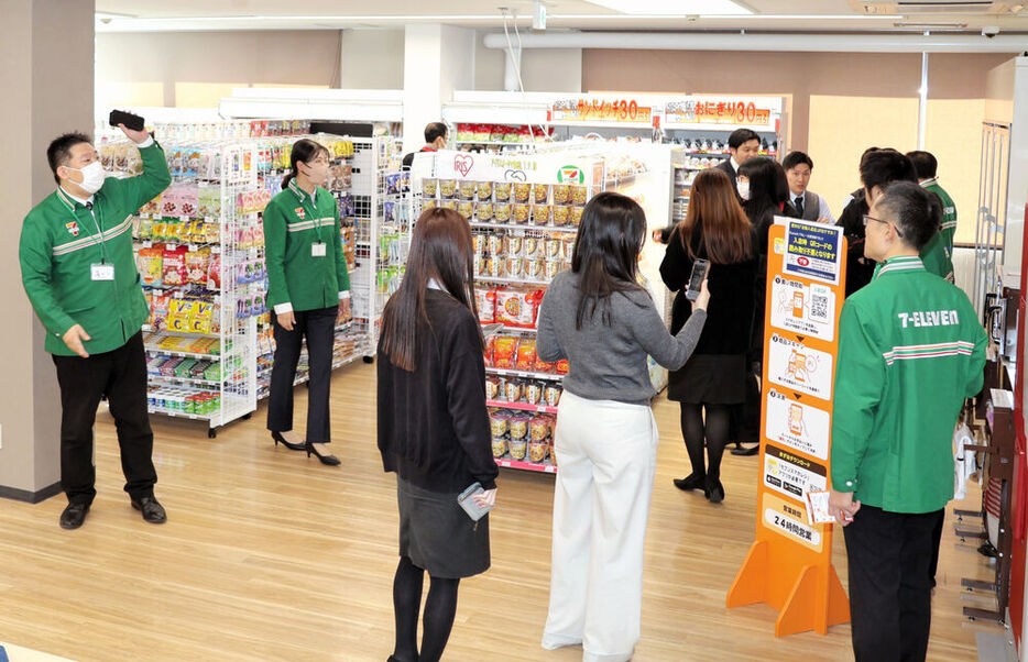 食堂内にオープンしたセブンのコンパクト店舗