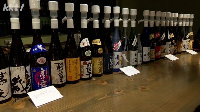 会場に並べられた球磨焼酎(7日・人吉市)