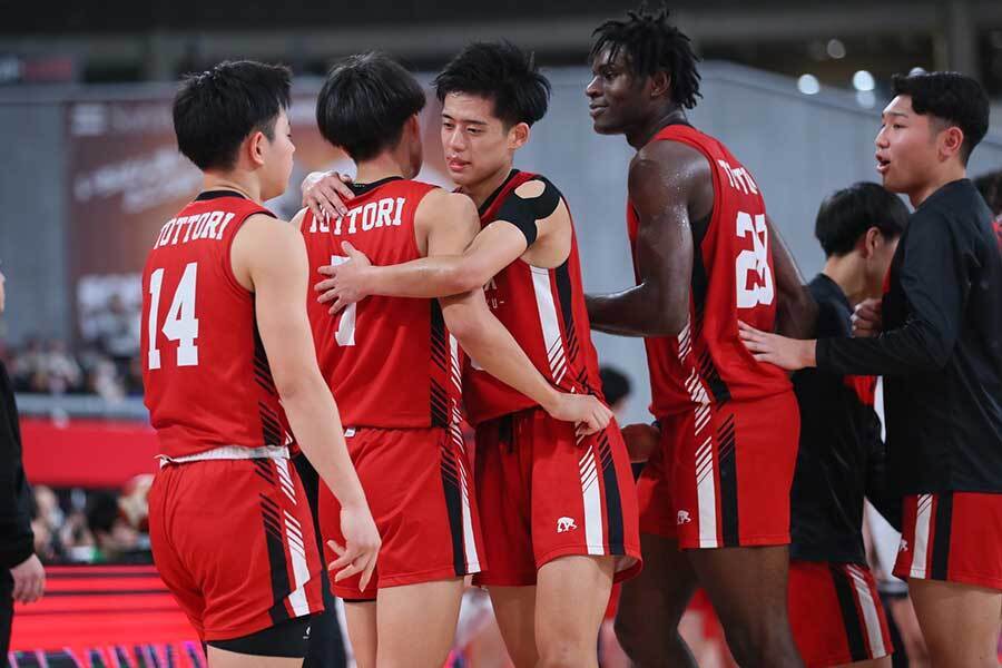 鳥取県勢初の決勝でプレーした鳥取城北の選手たち【写真：（C）SoftBank ウインターカップ2024】