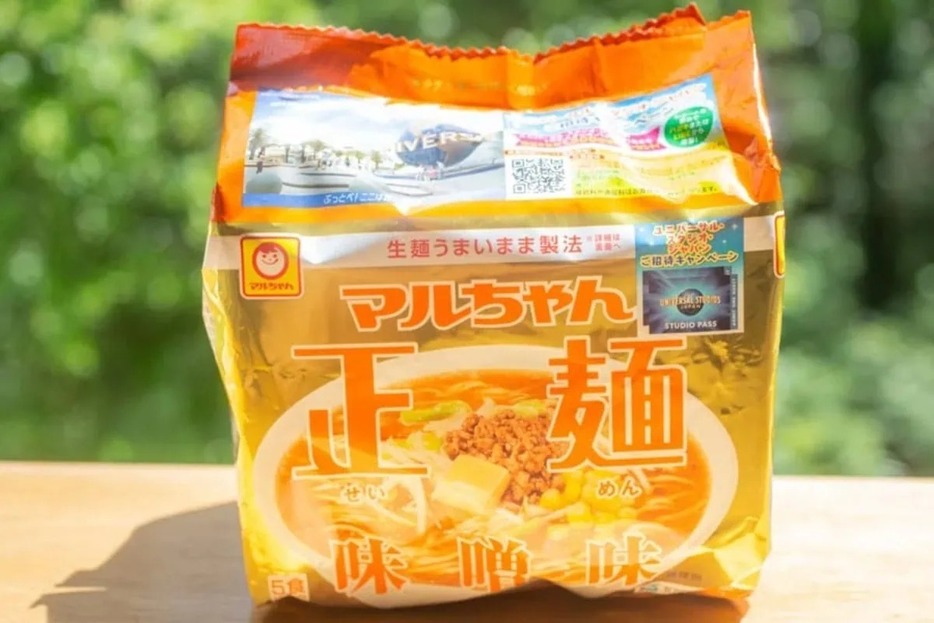 ルールは、「マルちゃん正麺 味噌味」付属の液体スープをベースに使い、味噌味に変化を加えないこと