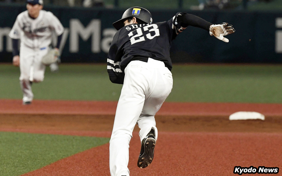 ソフトバンク・周東佑京 (C) Kyodo News