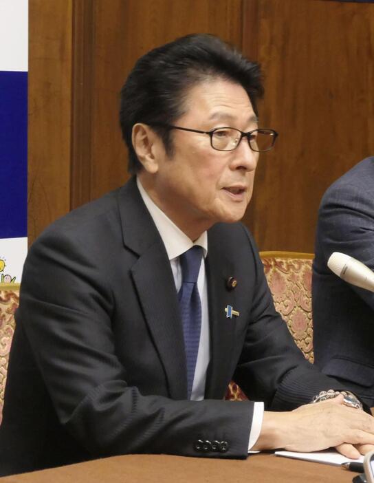 記者会見する自民党の松山政司参院幹事長＝17日午後、国会