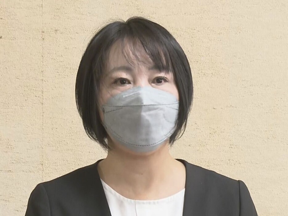 記者会見する松井由美子市議 2024年12月20日午前11時ごろ