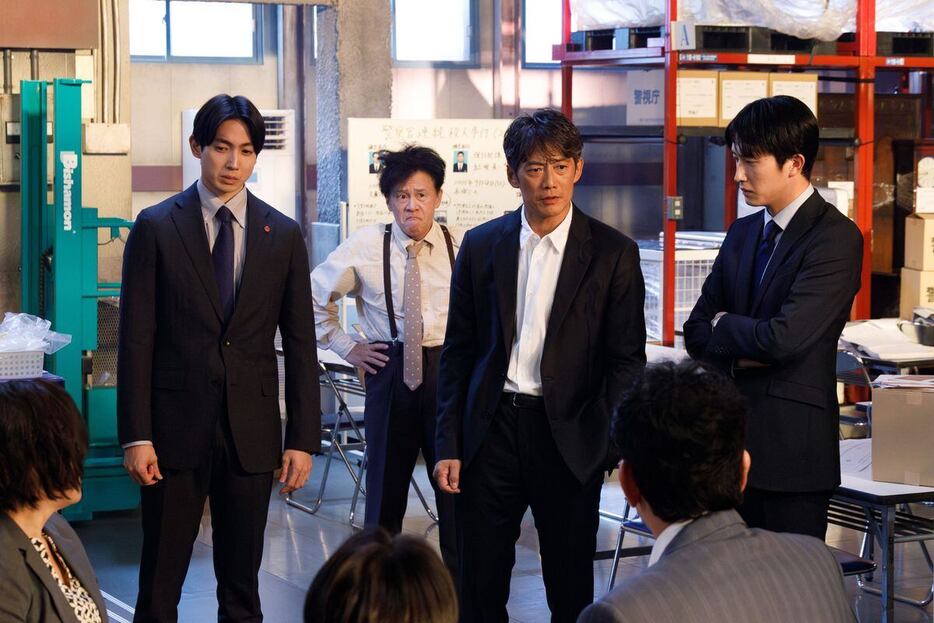 「オクラ～迷宮入り事件捜査～」第10話の場面写真。左から）有澤樟太郎、橋本じゅん、反町隆史、杉野遥亮（C）フジテレビ