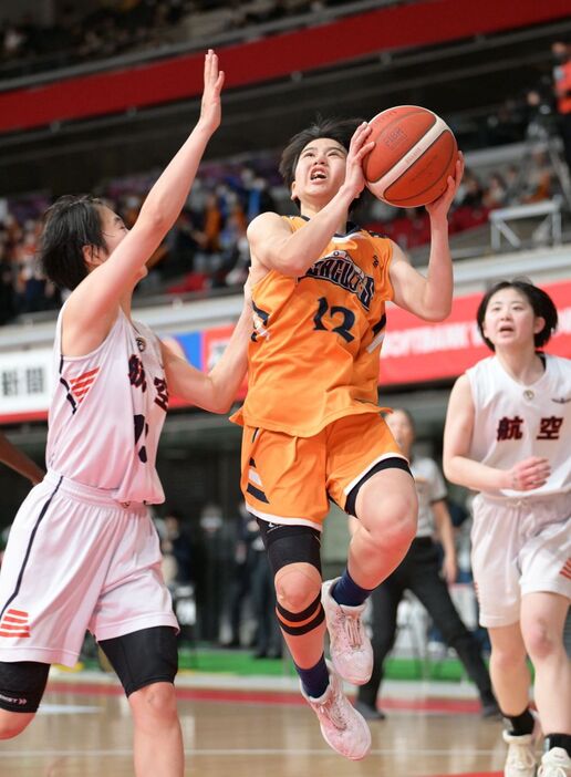 【女子1回戦・日本航空北海道－東海大福岡】第2クオーター、シュートを決める東海大福岡・根間（撮影・安藤由華）