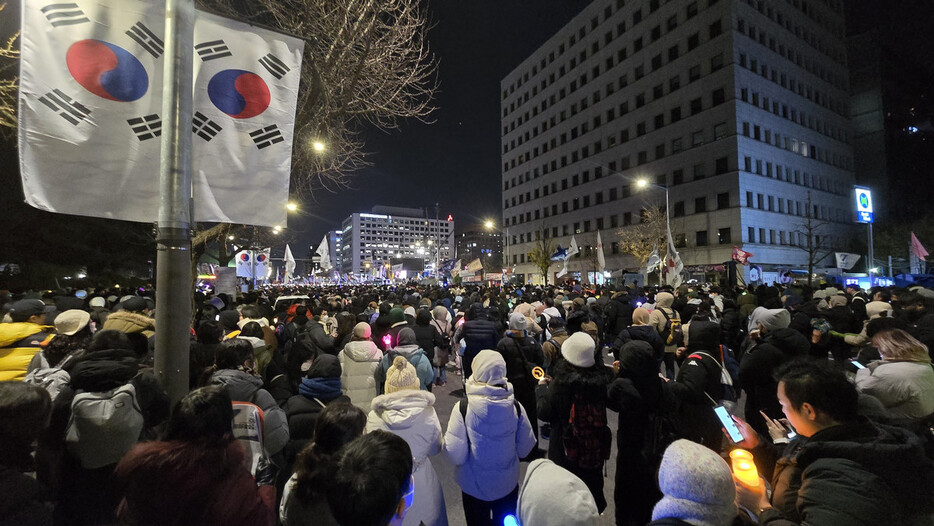 ７日、ソウルの韓国国会前で開かれた尹錫悦大統領の弾劾を求める集会