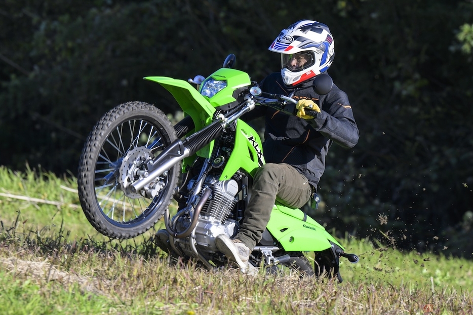 KLX230Sはオフロードでの走破性をより向上していることがわかる