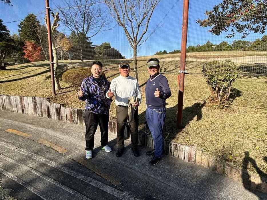 伊豆にらやまCCで同伴いただいた左から中原さん、はむいち、今城さん。杉原さんは急いでお帰りになりました