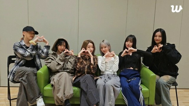 GFRIENDのメンバー（Weverse　Live提供）＝（聯合ニュース）≪転載・転用禁止≫