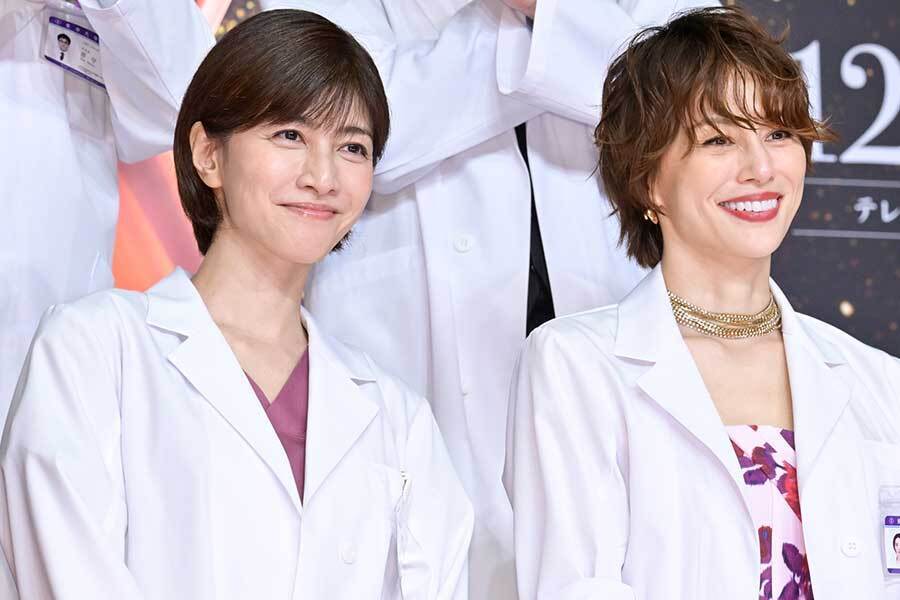 内田有紀（左）と米倉涼子【写真：ENCOUNT編集部】