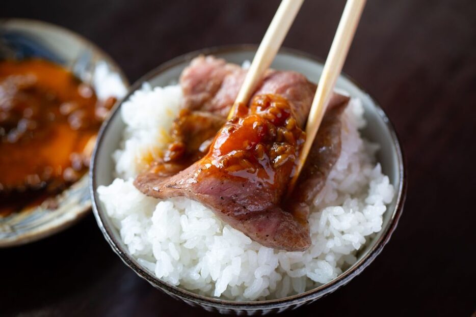 「卵黄醤油麹」を付けるとさらにご飯もすすむ