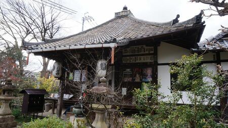 花山法皇ゆかりの元慶寺（写真： くろうさぎ / PIXTA）