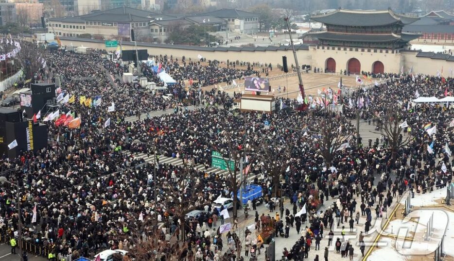 21日、光化門東十字閣で開かれた「ユン・ソンニョル即刻退陣・社会大改革非常行動」(c)news1