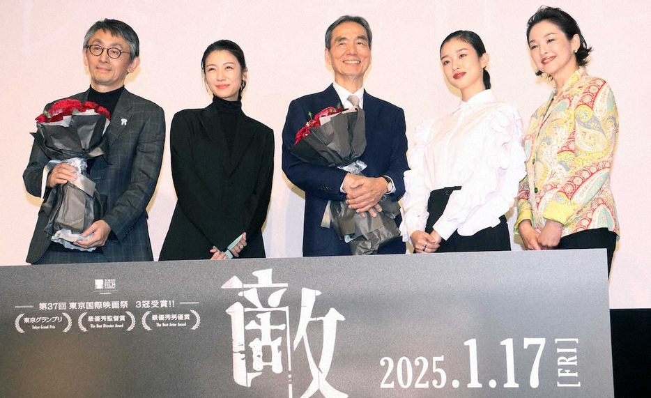 映画「敵」のプレミア上映会に出席した（左から）吉田大八監督、瀧内公美、長塚京三、河合優実、黒沢あすか