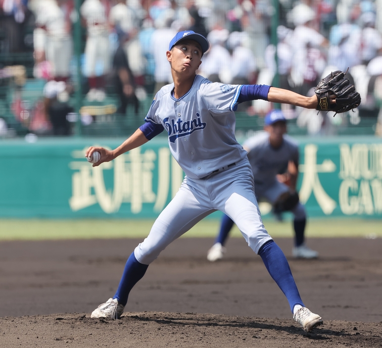 甲子園で大阪桐蔭から完封勝利を挙げた小松大谷の西川 大智投手