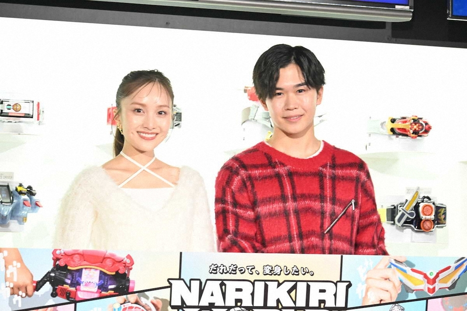 「NARIKIRI　WORLD　2024」オープニングセレモニーに出席した百田夏菜子（左）と鈴木福（撮影・糸賀日向子）