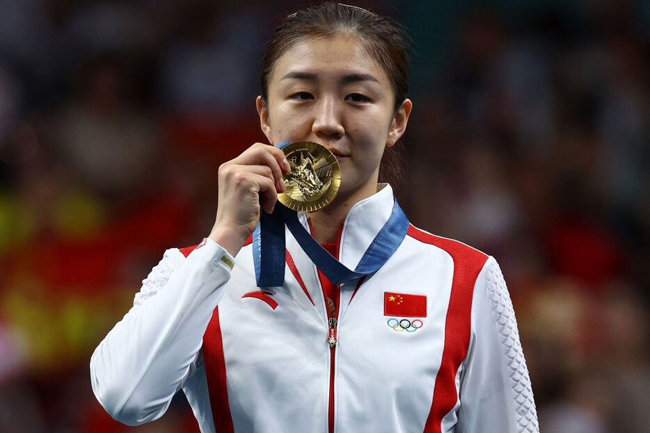 パリ五輪女子シングルスで金メダルを獲得した陳夢（ロイター）