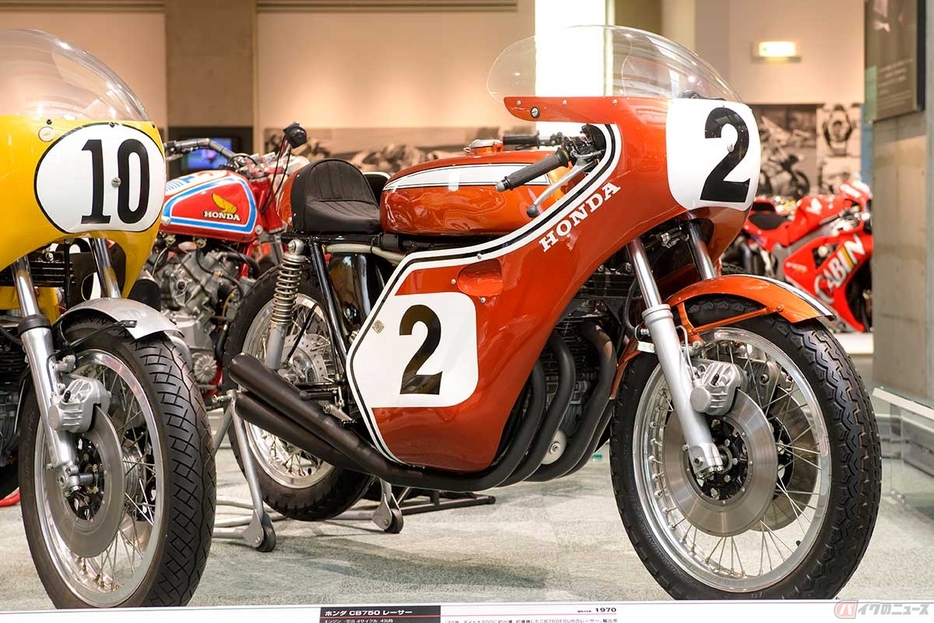 1970年の「デイトナ200マイルレース」でデイック・マン選手のライディングにより優勝したホンダ「DREAM CB750FOUR」のレース仕様車