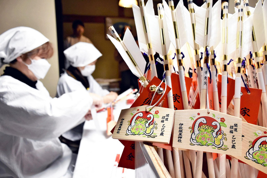 新年に向けて着々と準備が進む縁起物作り